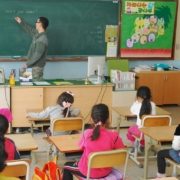 OECD의 통계에 의한 한국의 교사월급은 어느 정도 수준일까?