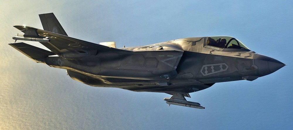 F-35의 추락과 전투기의 무사고 비행시간