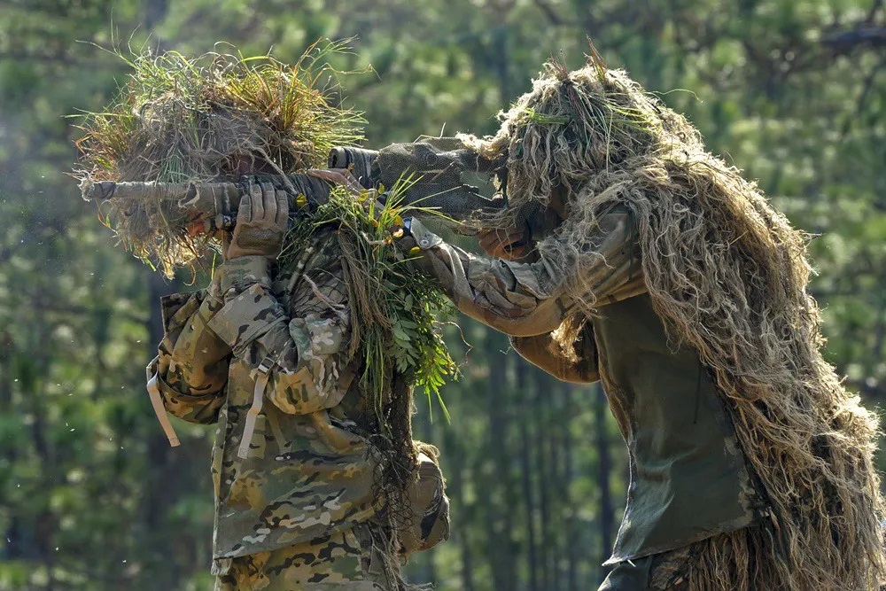 저격수용 위장복, 길리 슈트(Ghillie suit)의 기원