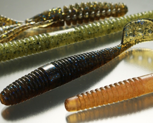 루어낚시에 사용하는 웜에는 왜 기름이 발라져 있을까?