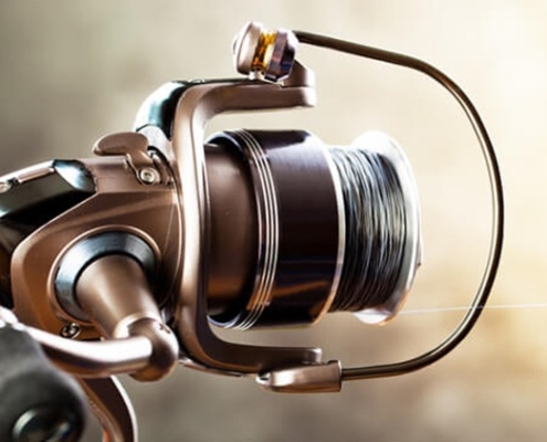 스피닝 릴의 베일은 조심해서 다뤄야 합니다.